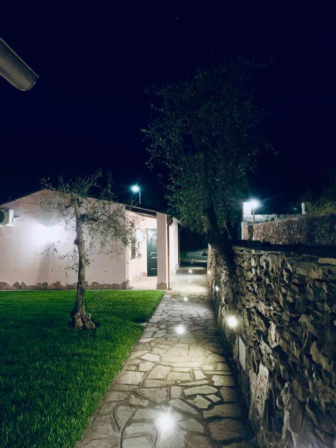 Casa Vacanze Gli Ulivi Borgomaro Экстерьер фото